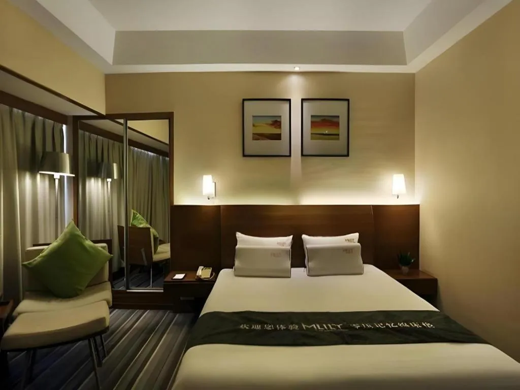 Bed in South China Laguna Hotel