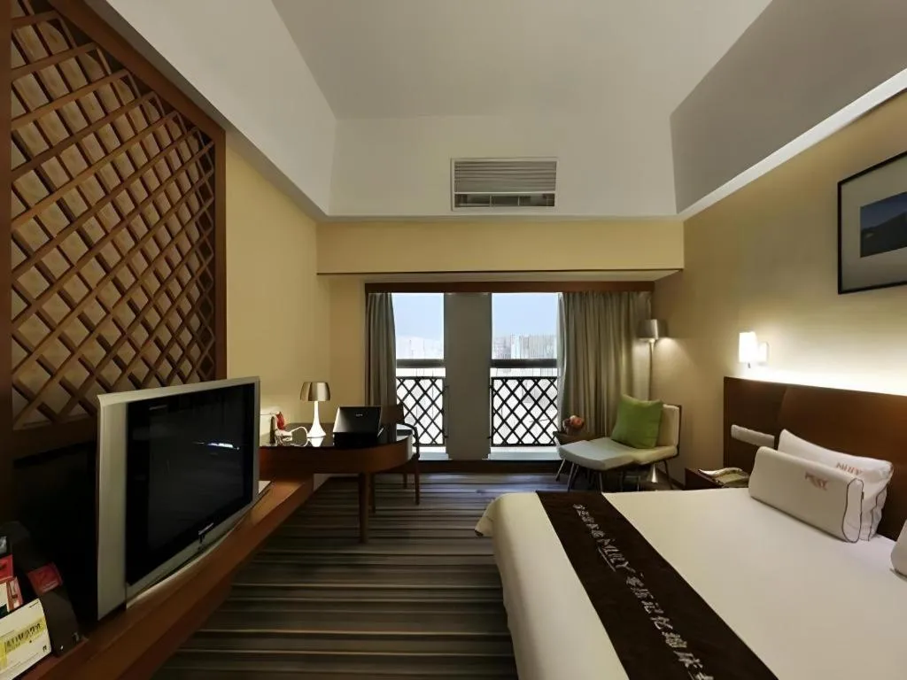 Bed in South China Laguna Hotel