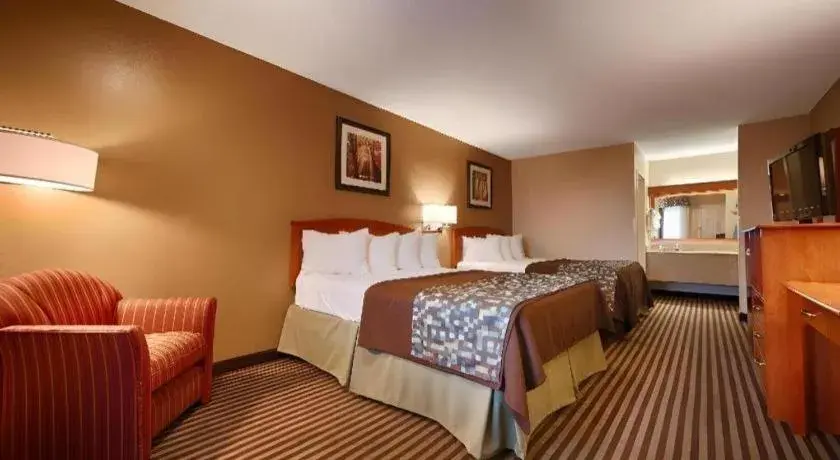 Bed in Best Western Windsor Inn Bed in Best Western Windsor Inn