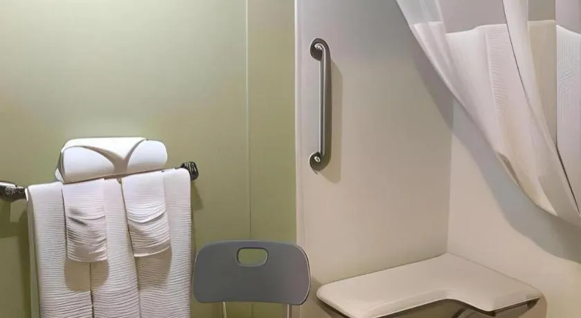 Bed in Best Western Rama Inn