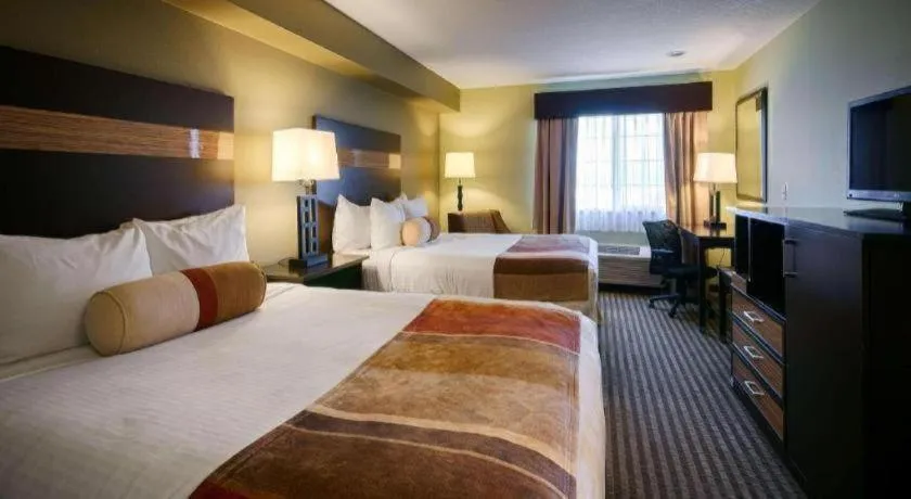 Bed in Best Western Rama Inn