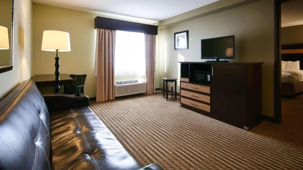 Bed in Best Western Rama Inn