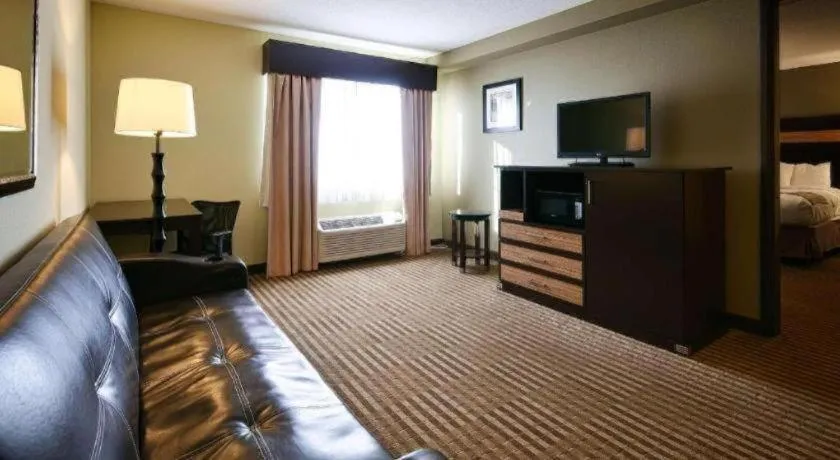 Bed in Best Western Rama Inn