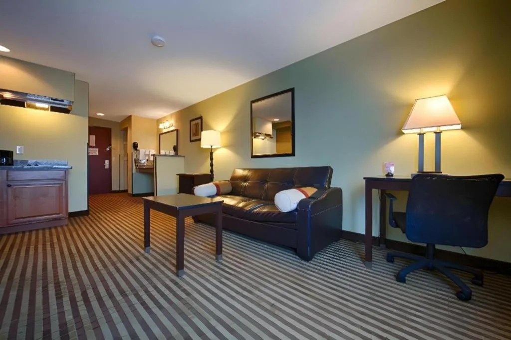 Bed in Best Western Rama Inn