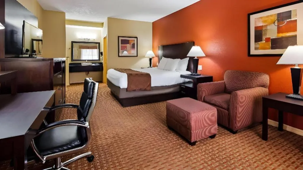 Bed in Americas Best Value Inn Monroe