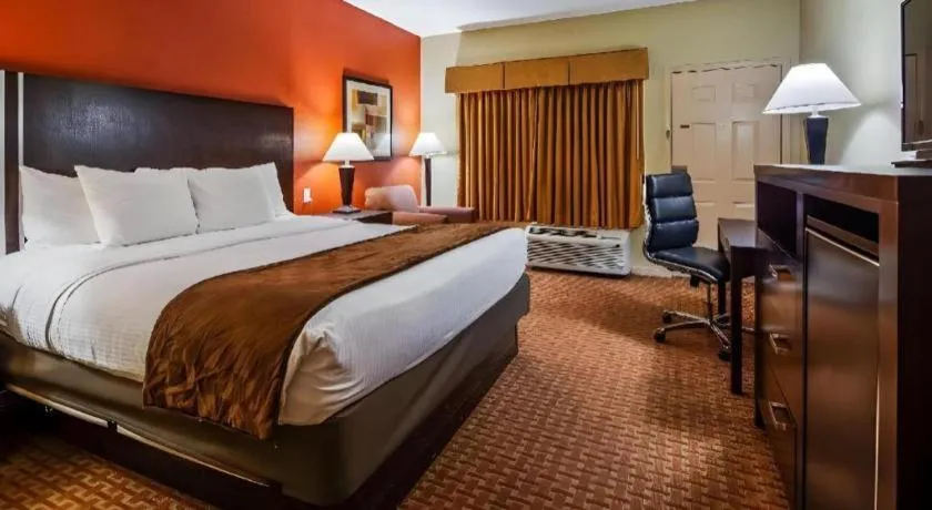 Bed in Americas Best Value Inn Monroe