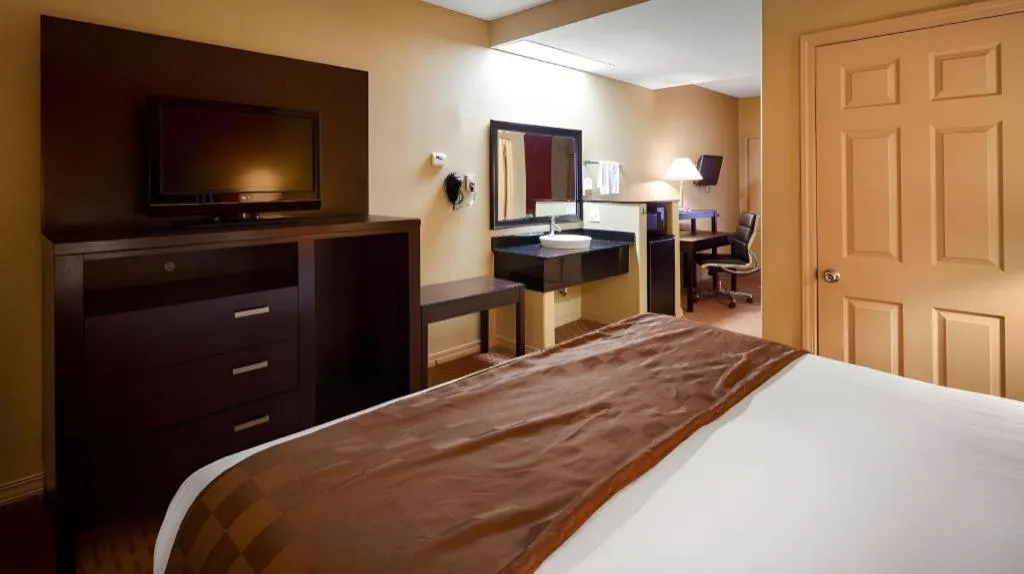 Bed in Americas Best Value Inn Monroe