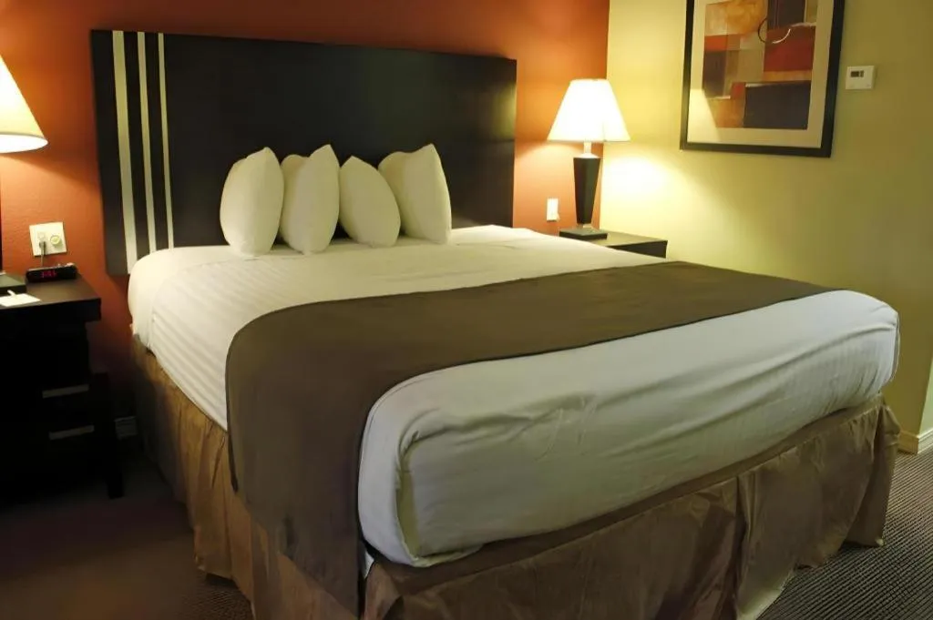 Bed in Americas Best Value Inn Monroe