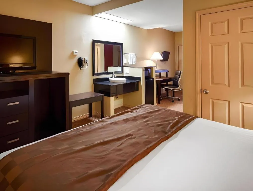 Bed in Americas Best Value Inn Monroe