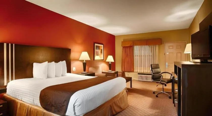 Bed in Americas Best Value Inn Monroe