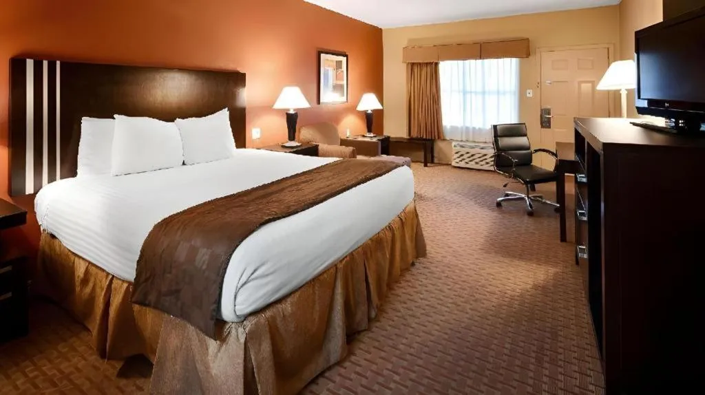 Bed in Americas Best Value Inn Monroe