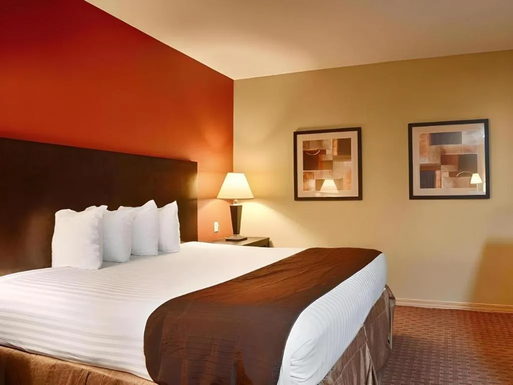 Bed in Americas Best Value Inn Monroe