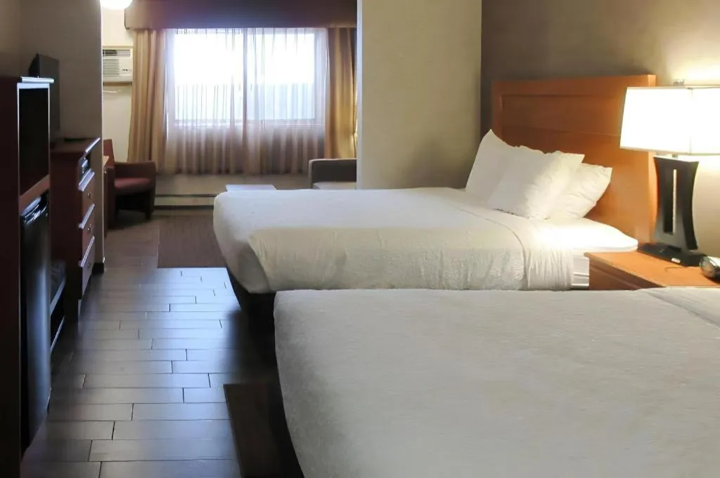 Bed in Quality Inn & Suites Detroit Lakes