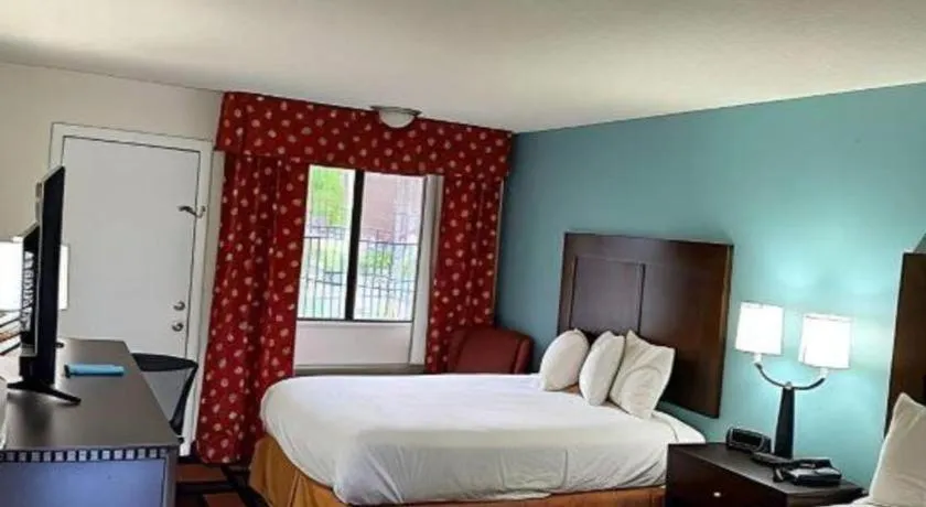 Bed in Americas Best Value Inn Canton, NC