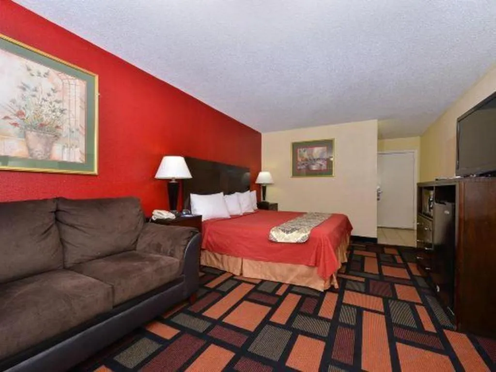 Bed in Americas Best Value Inn Canton, NC