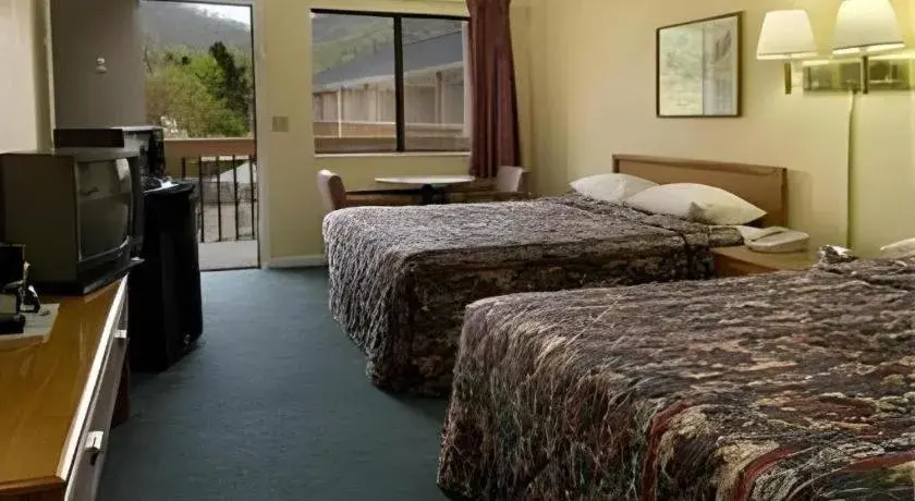 Bed in Americas Best Value Inn Canton, NC Bed in Americas Best Value Inn Canton, NC