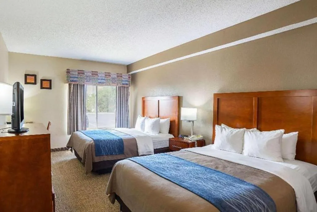 Bed in Comfort Inn Lincoln I-80