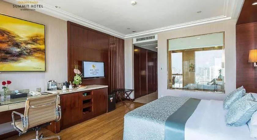 Bed in Kunming Golden Eagle Summit Hotel