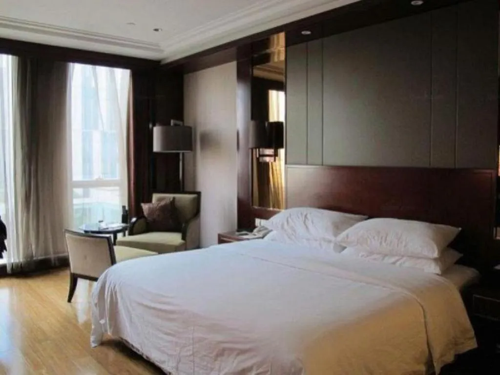 Bed in Kunming Golden Eagle Summit Hotel