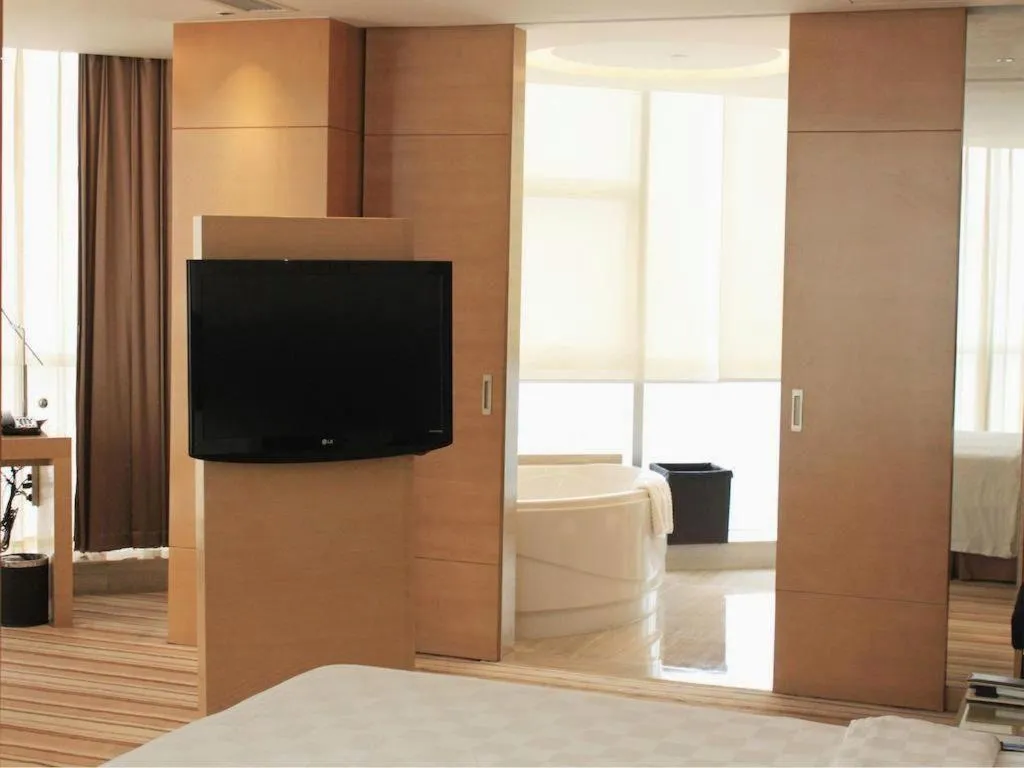 Bed in Yueyang Grand Skylight Hotel