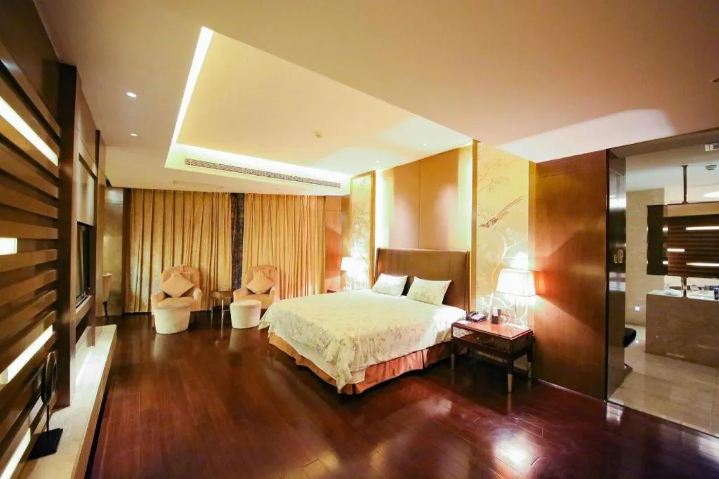 Bed in Yueyang Grand Skylight Hotel