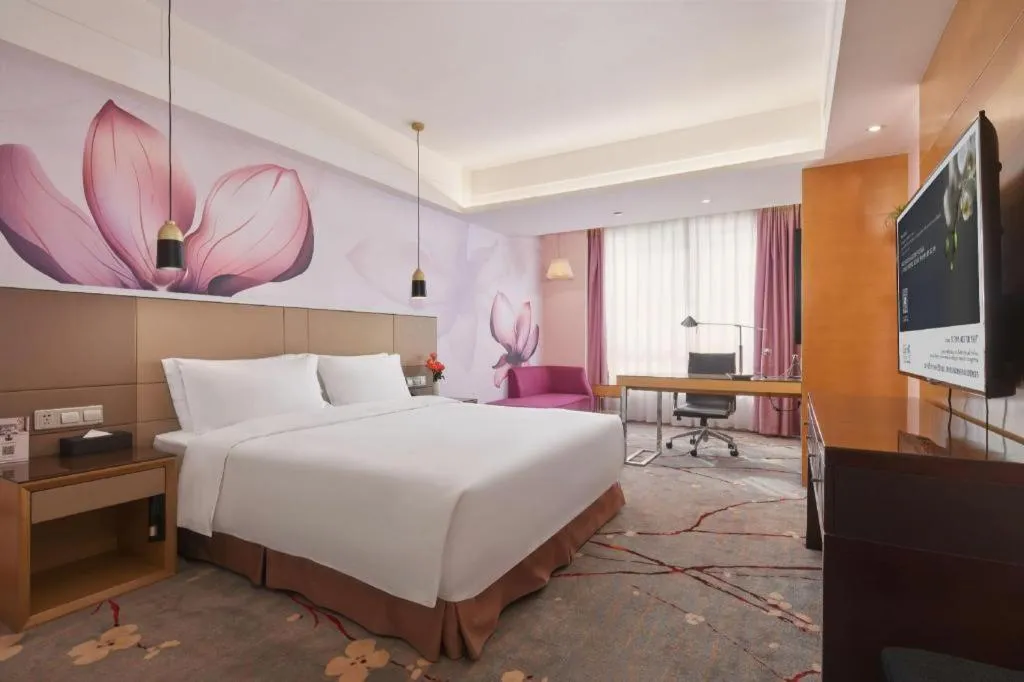 Bed in Yueyang Grand Skylight Hotel