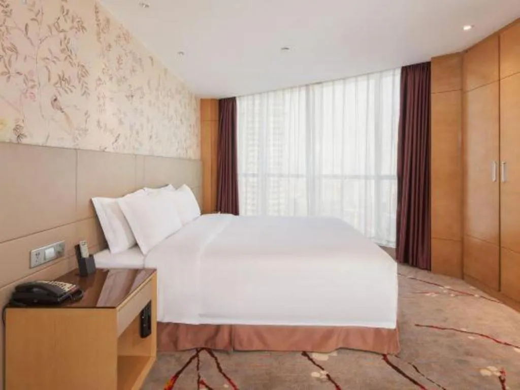 Bed in Yueyang Grand Skylight Hotel