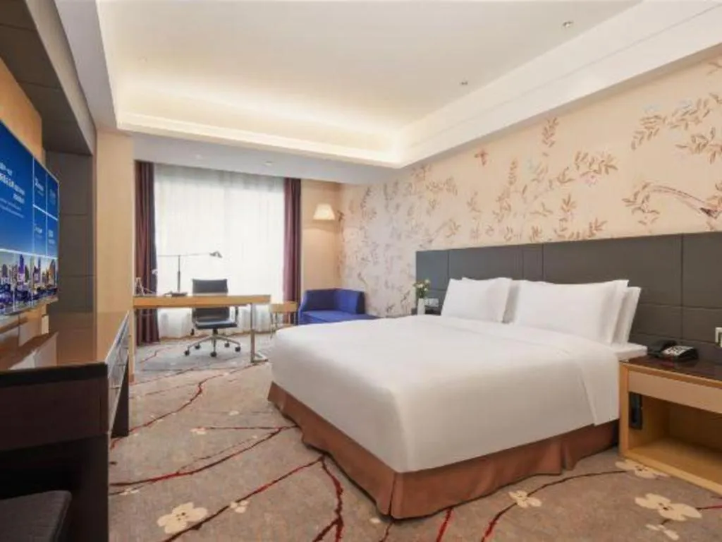 Bed in Yueyang Grand Skylight Hotel