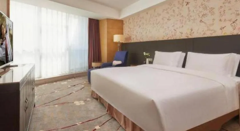 Bed in Yueyang Grand Skylight Hotel