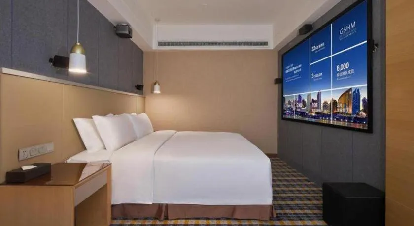 Bed in Yueyang Grand Skylight Hotel