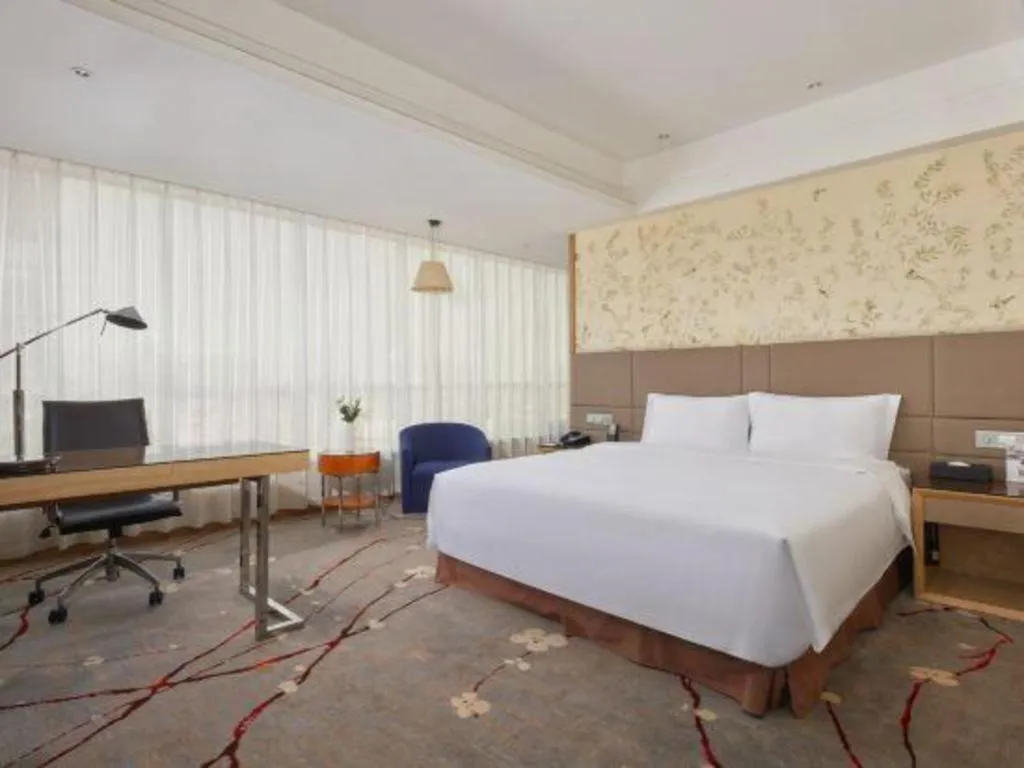 Bed in Yueyang Grand Skylight Hotel