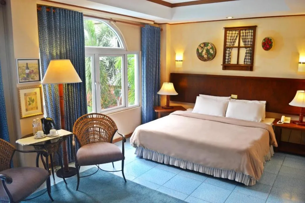 Bed in Subic Park Hotel