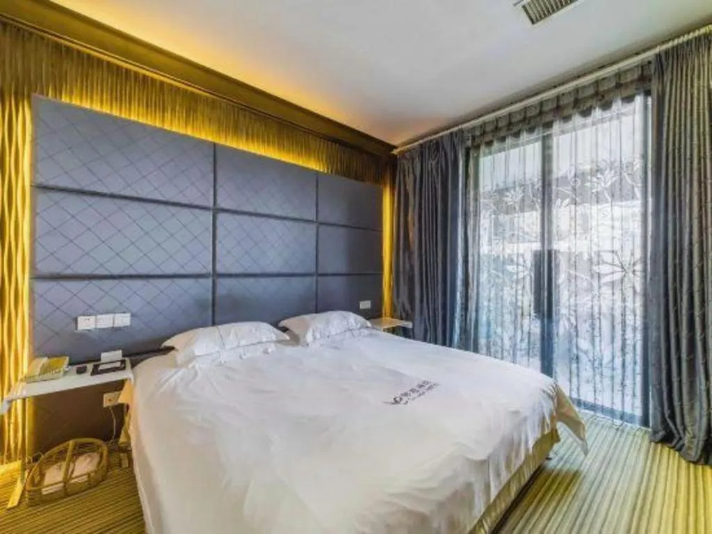 Bed in Silver Art Hotel