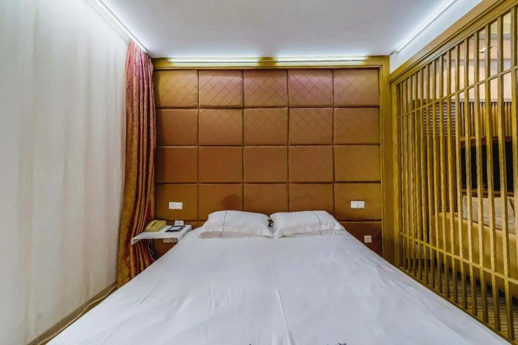 Bed in Silver Art Hotel