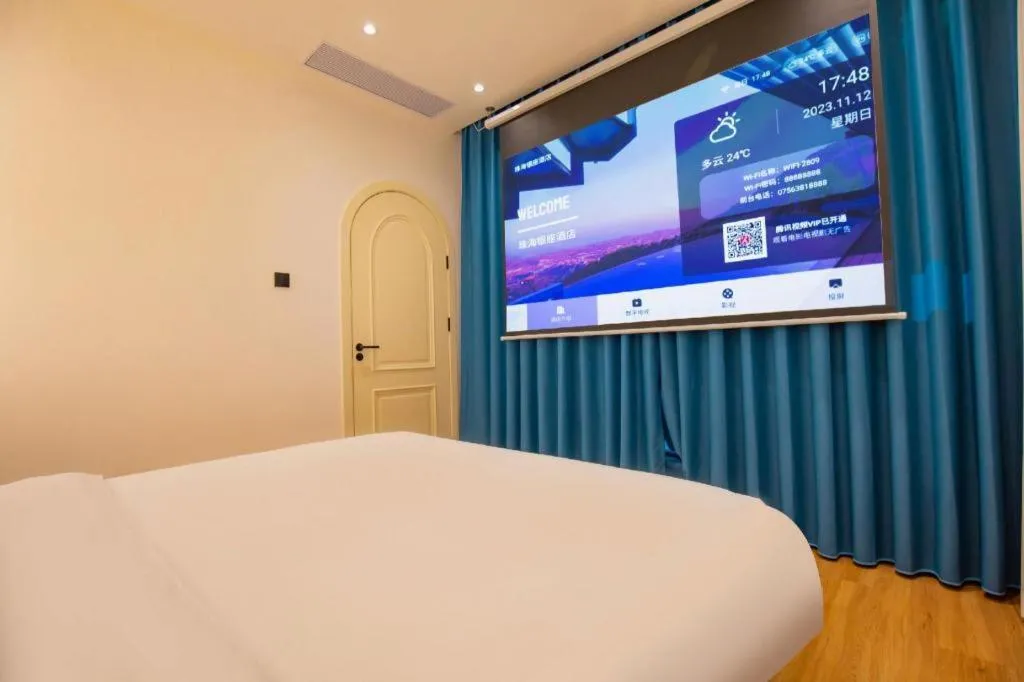 Bed in Silver Art Hotel