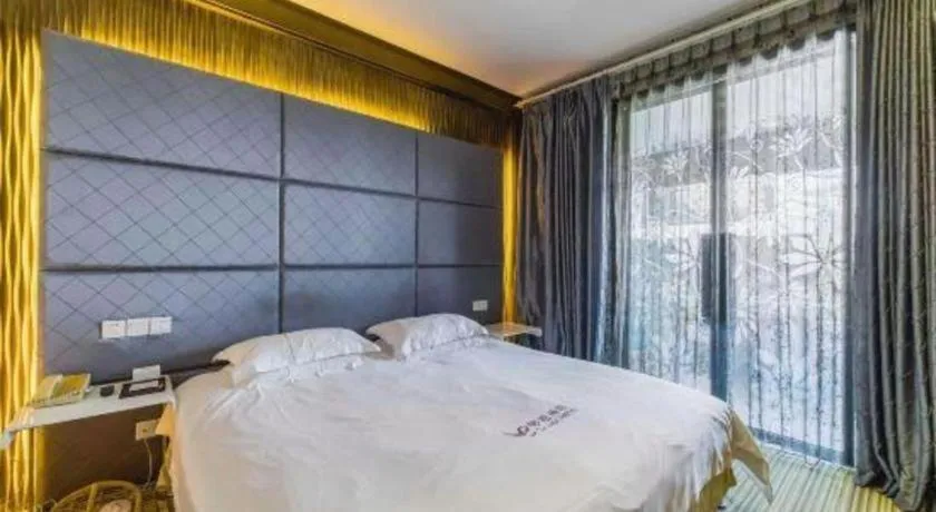 Bed in Silver Art Hotel