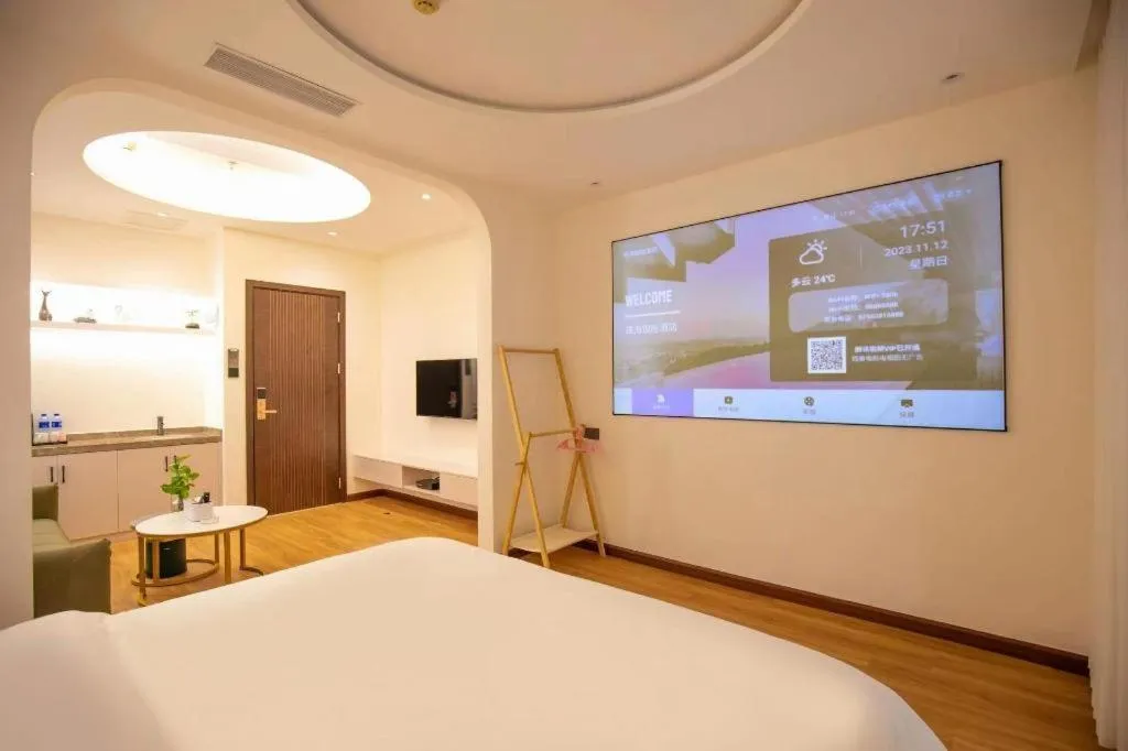 Bed in Silver Art Hotel