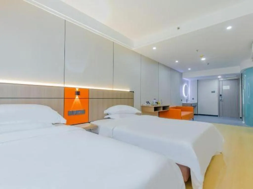 Bed in Silver Art Hotel