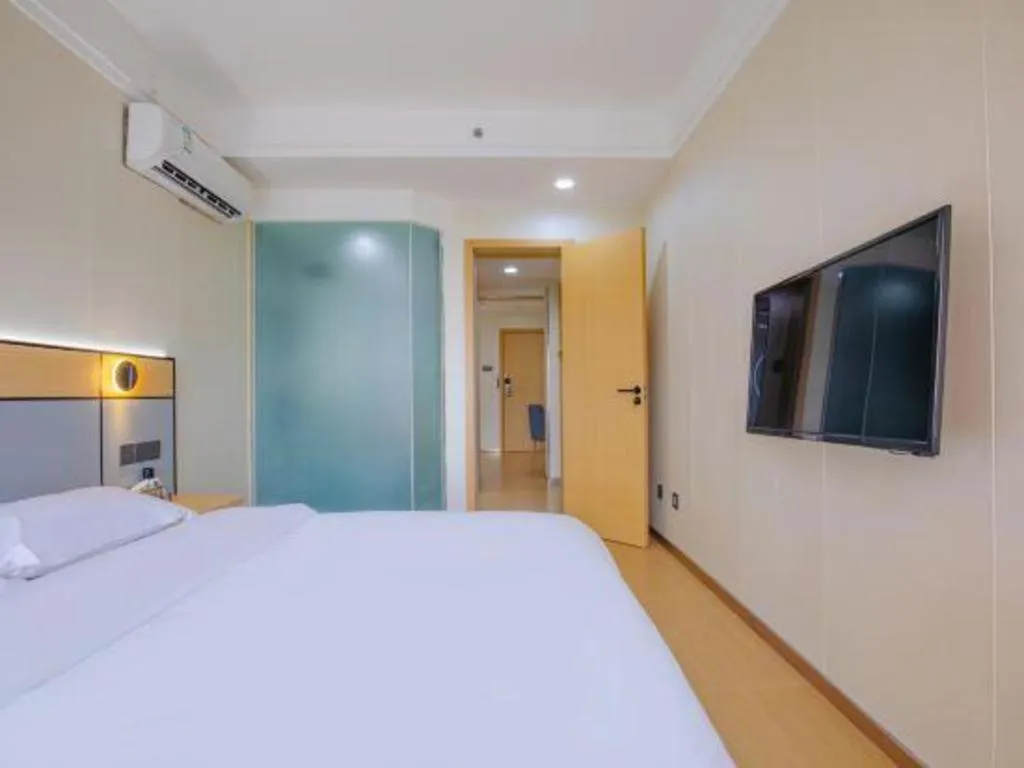 Bed in Silver Art Hotel