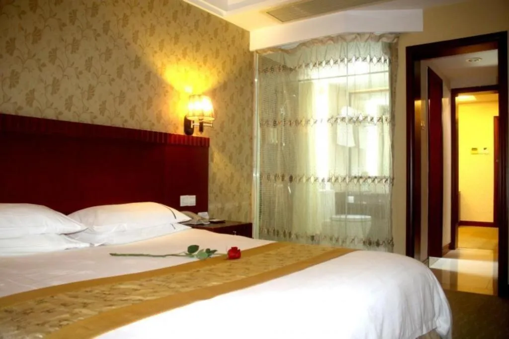 Bed in Silver Art Hotel