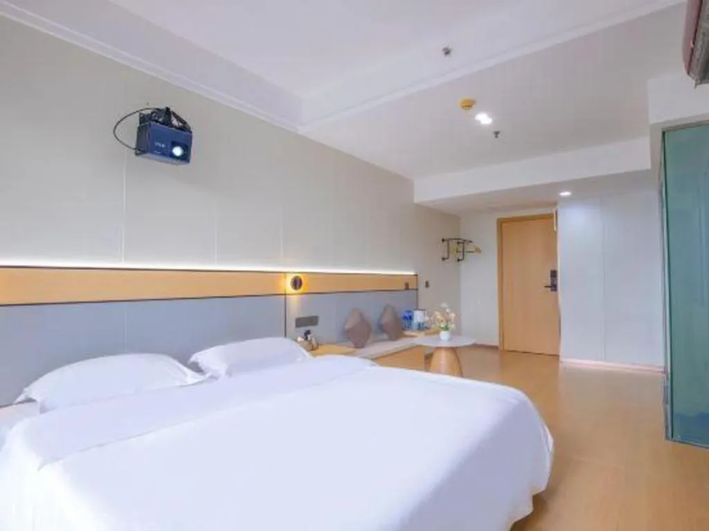 Bed in Silver Art Hotel