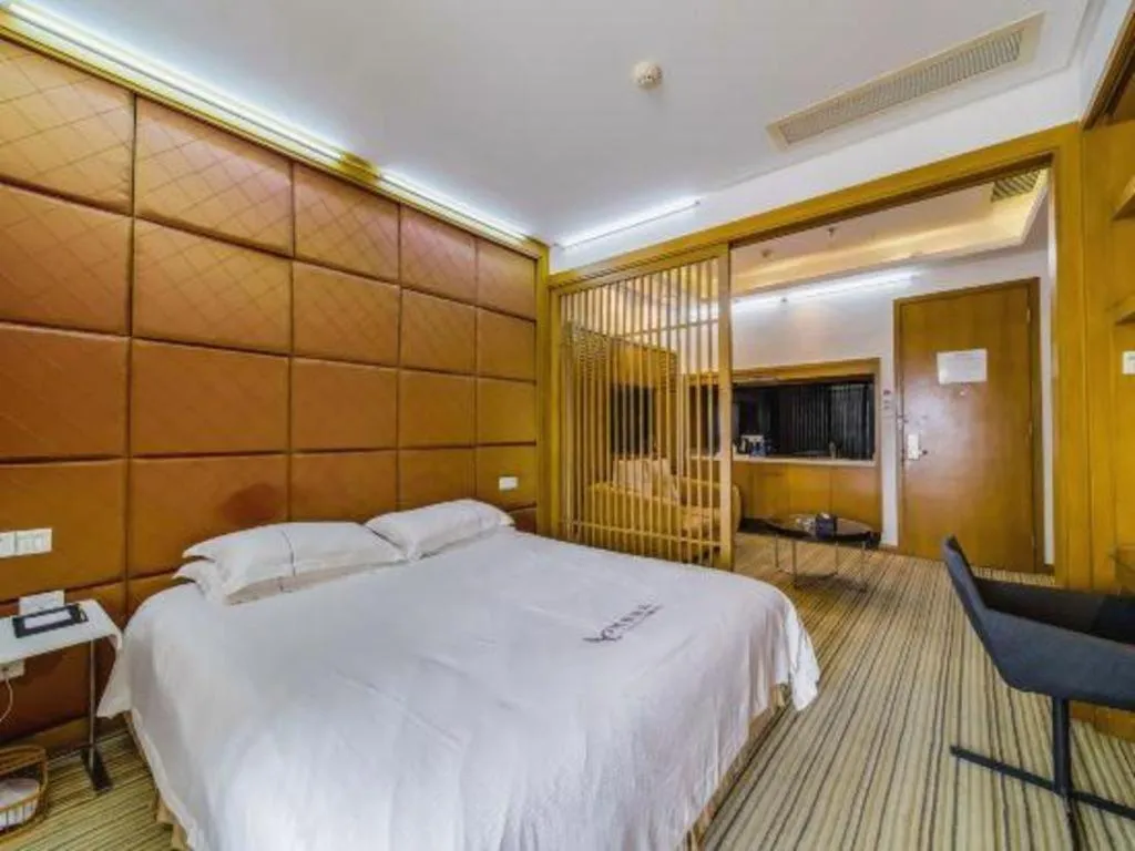 Bed in Silver Art Hotel