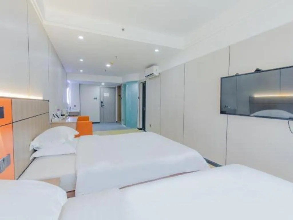 Bed in Silver Art Hotel