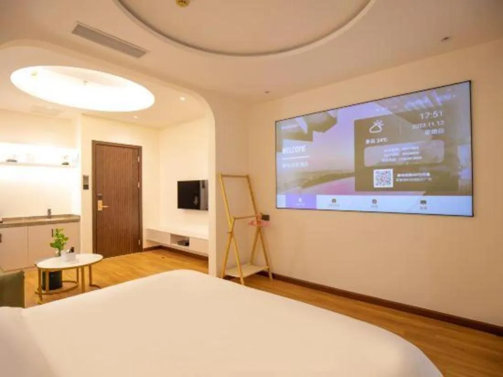 Bed in Silver Art Hotel