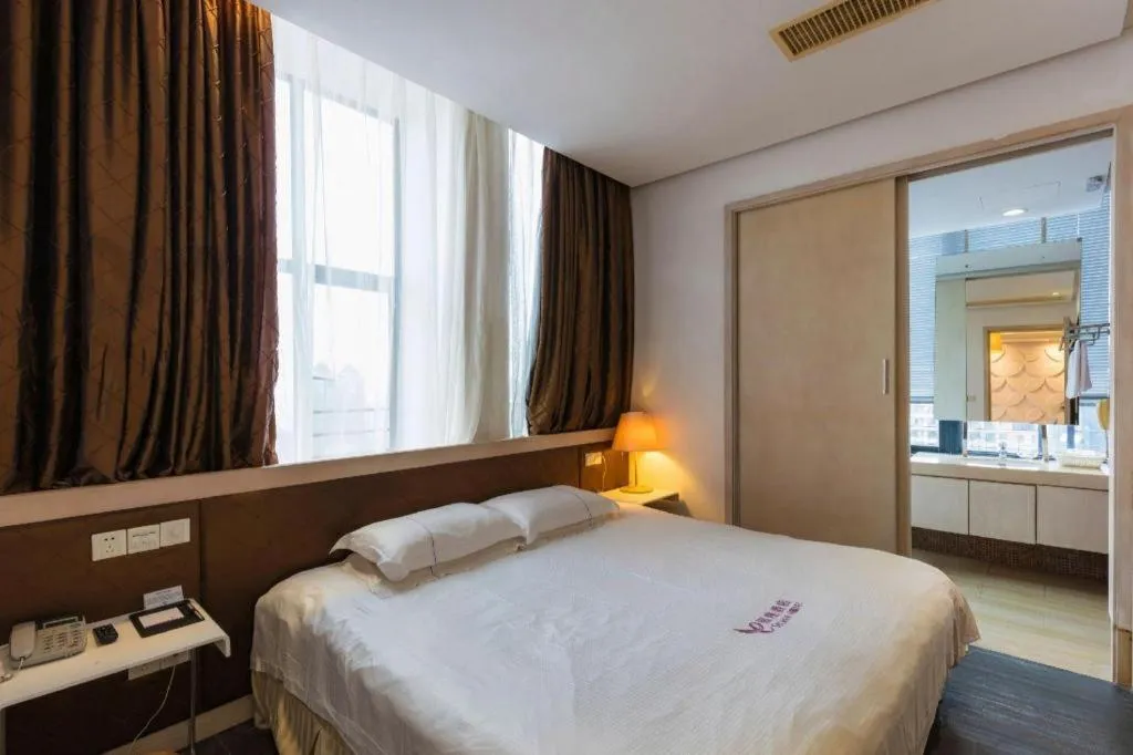 Bed in Silver Art Hotel