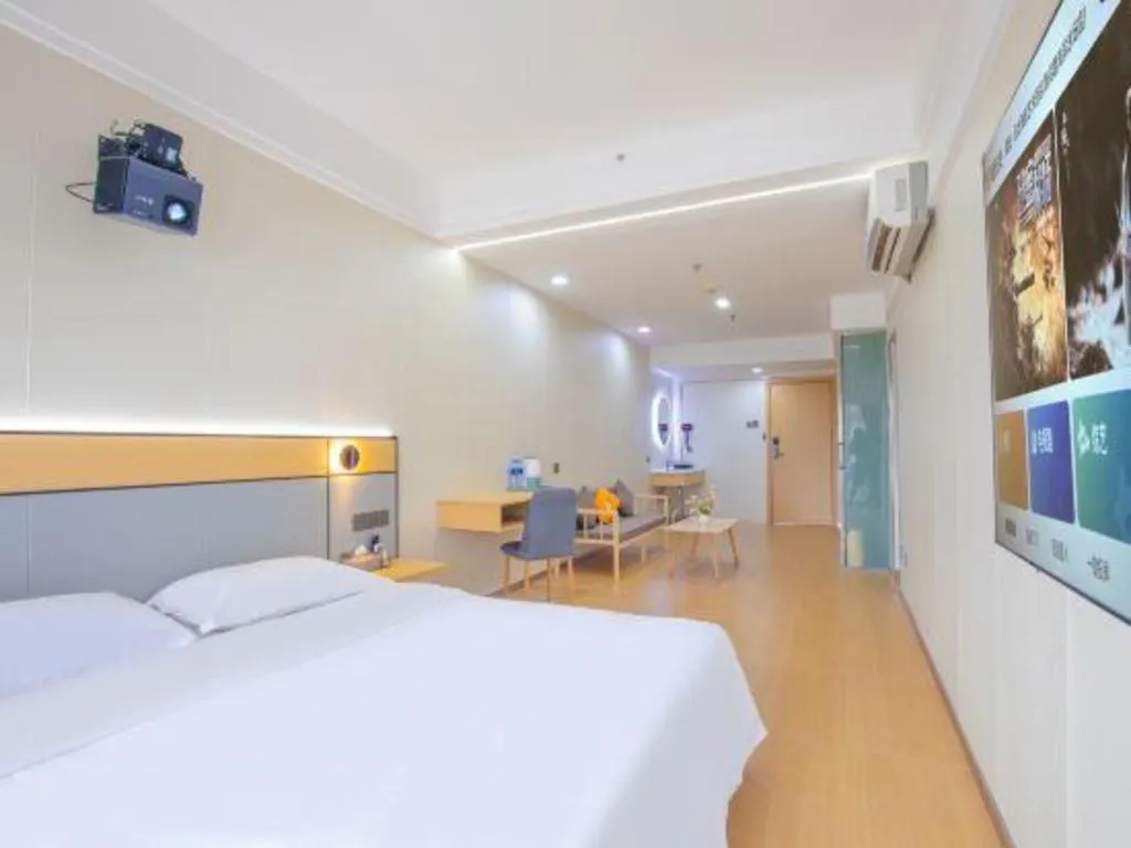 Bed in Silver Art Hotel