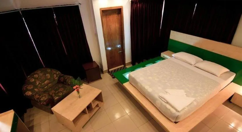 Bed in Tropical Daisy