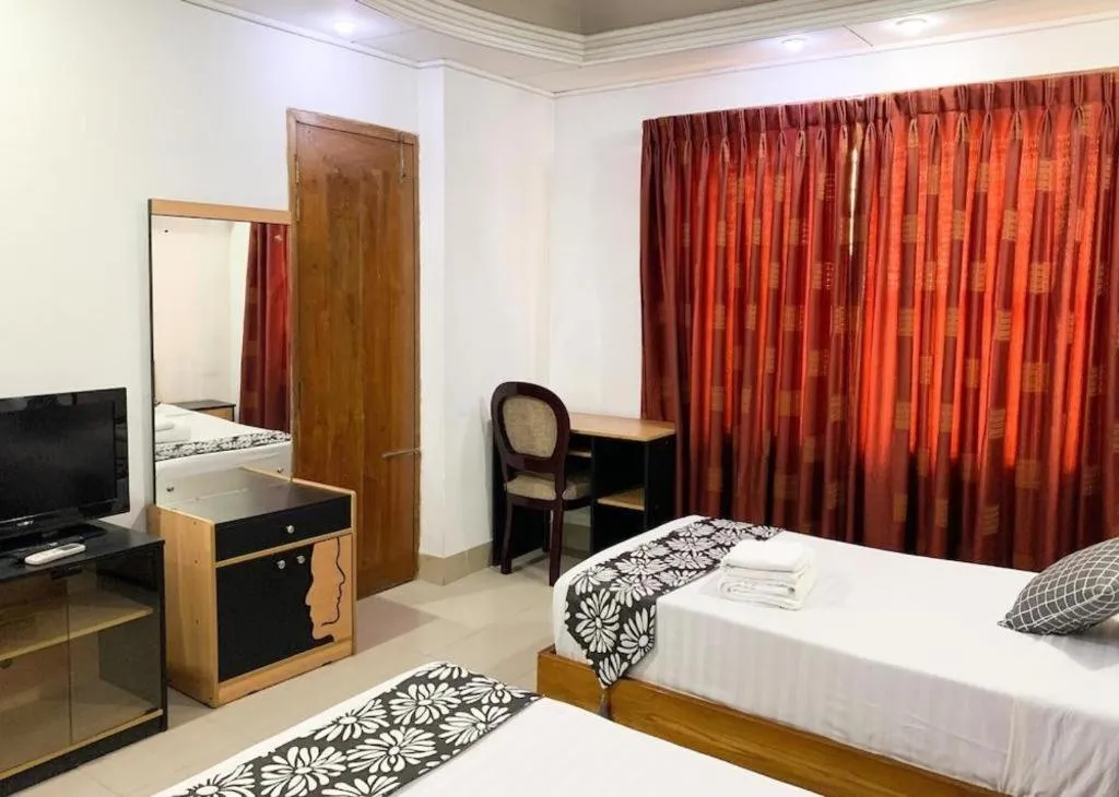 Bed in Tropical Daisy