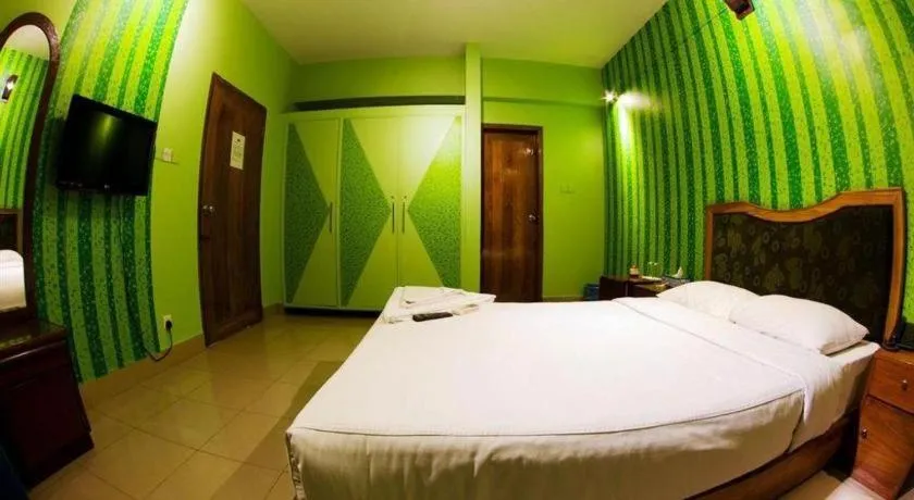 Bed in Tropical Daisy