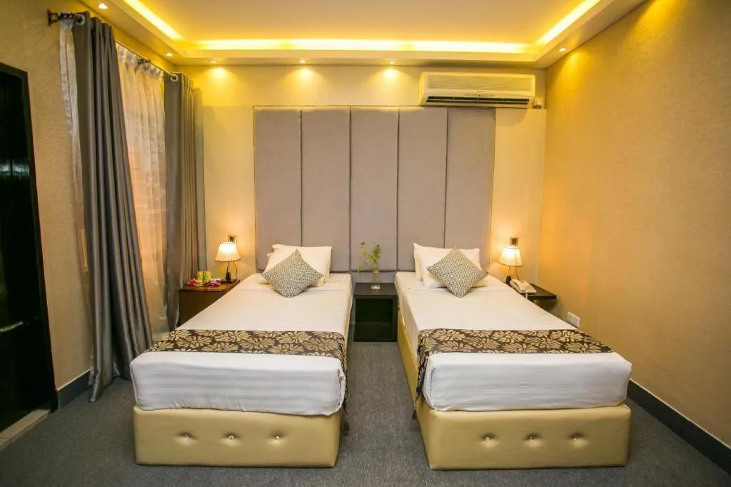 Bed in Tropical Daisy